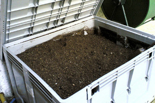 Box for keeping and stocking compost